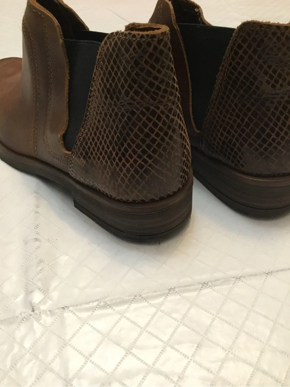 Clarks Women's Brown Leather Chelsea Boots Elastic Panel Slip-On Size 6